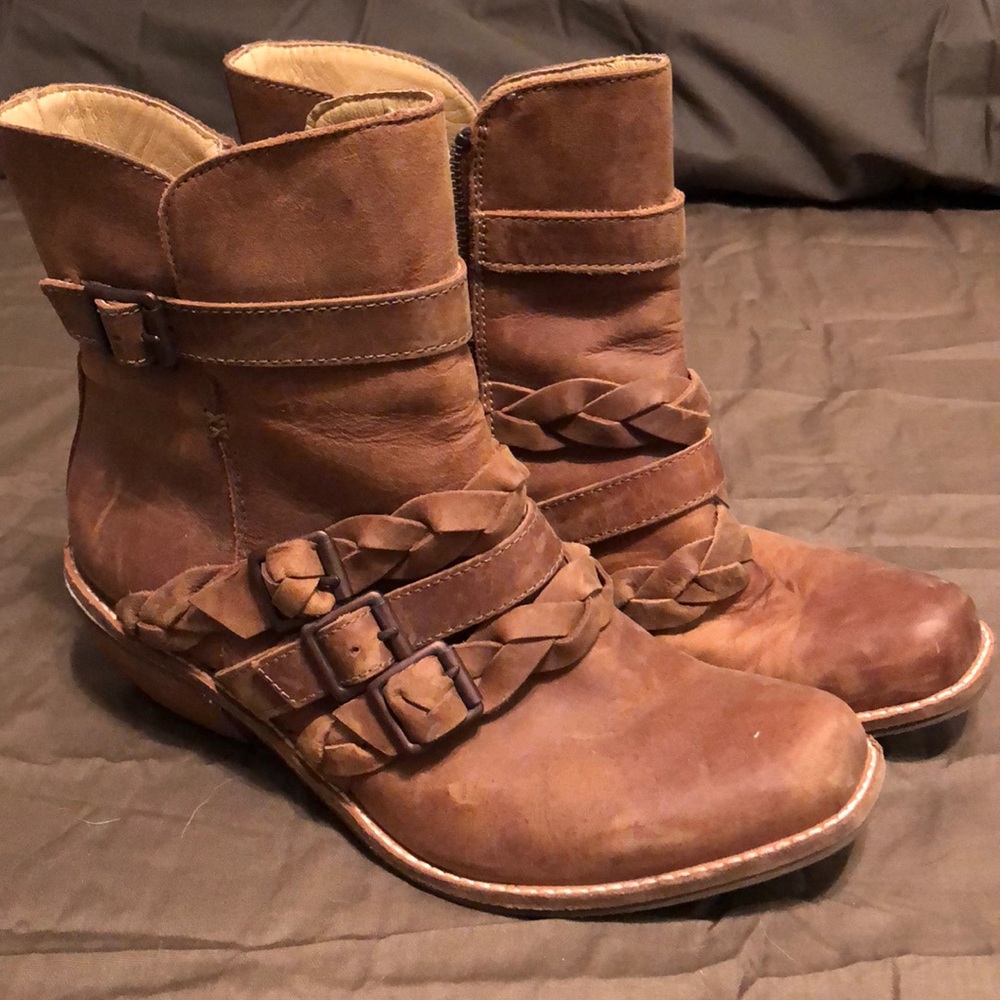 Women’s leather ankle boots